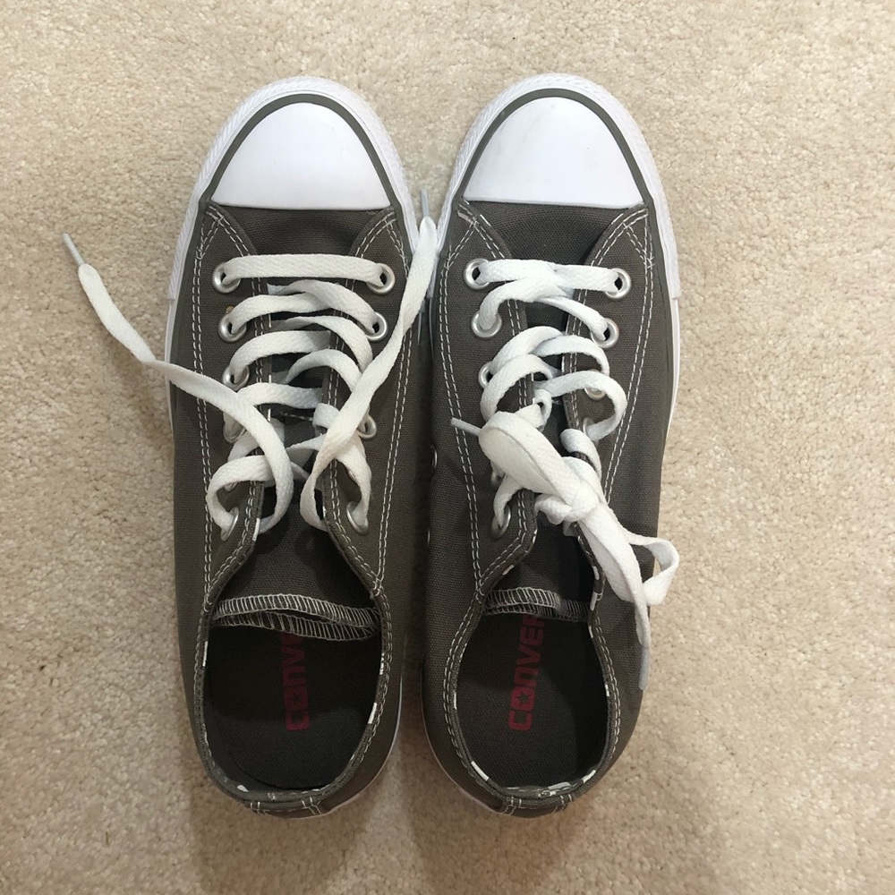 (Almost new) Gray converse